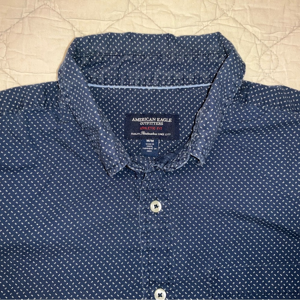 American Eagle men’s Medium Navy Blue LS Button Up Shirt